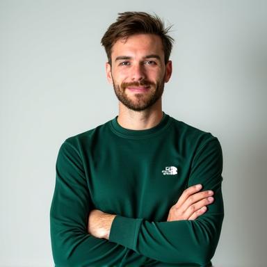 Portrait professionnel de Marc Legrand, instructeur de yoga chez Horologium Yoga